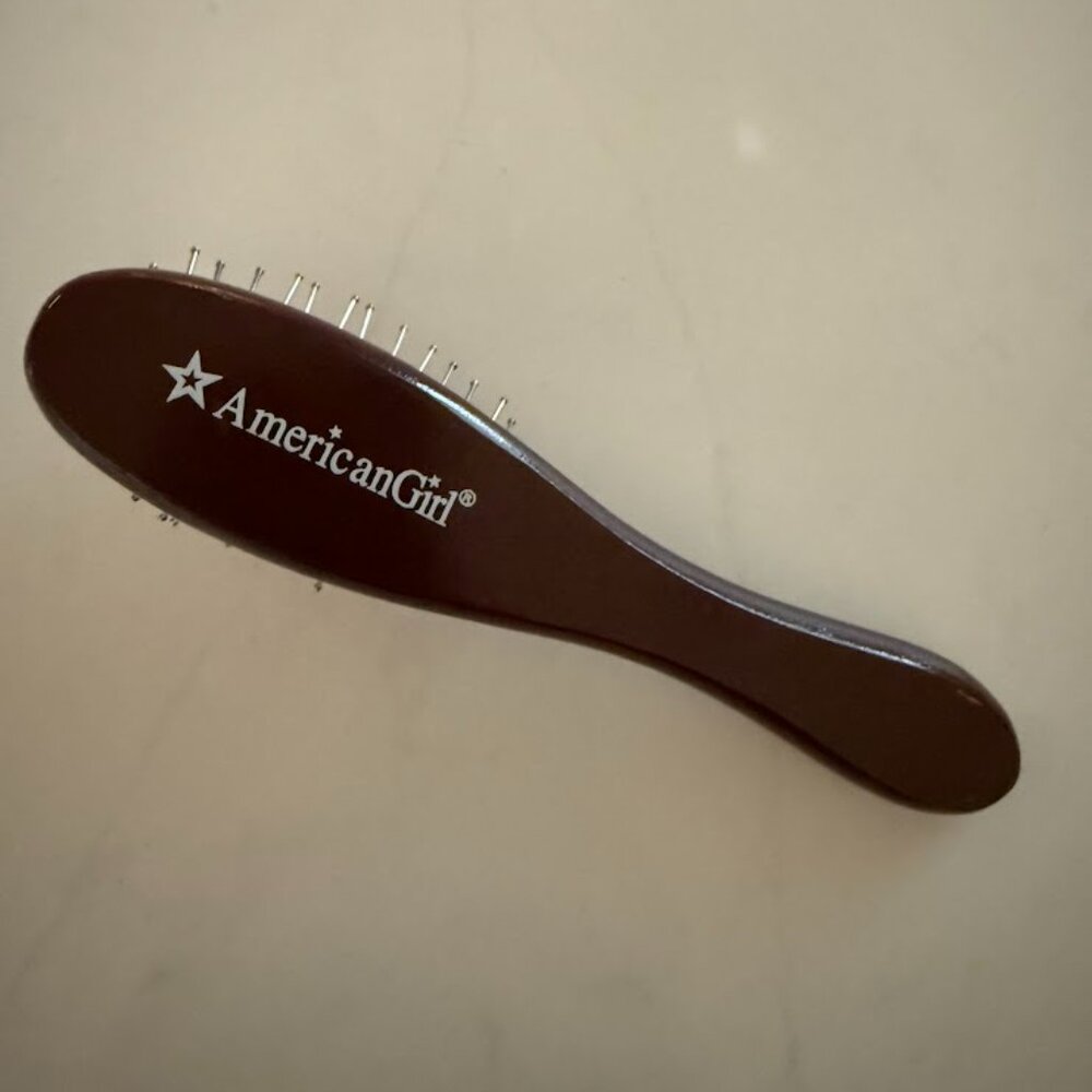 American Girl Doll - Isabelle Doll of the Year 2014 with outfits and accessories - Picture 4 of 10